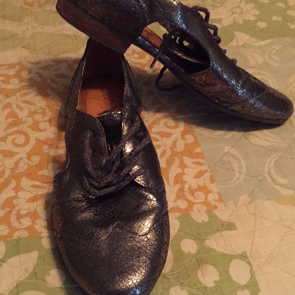 Gorgeous pewter colored leather flats